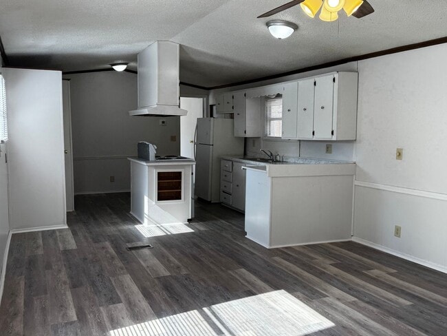 Building Photo - Three Bedroom Single Wide Home in Troutman