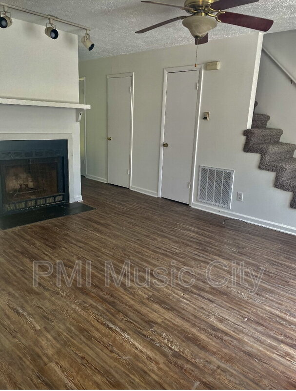 Building Photo - 206 Reeves St