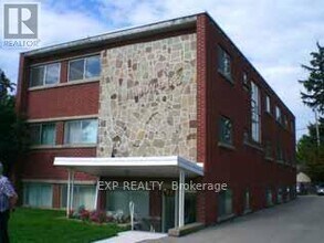 Building Photo - 42-42 Hilltop Dr