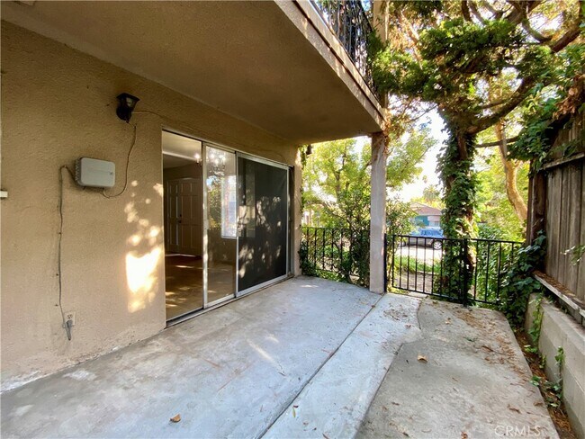 Foto del edificio - 815 Magnolia Ave