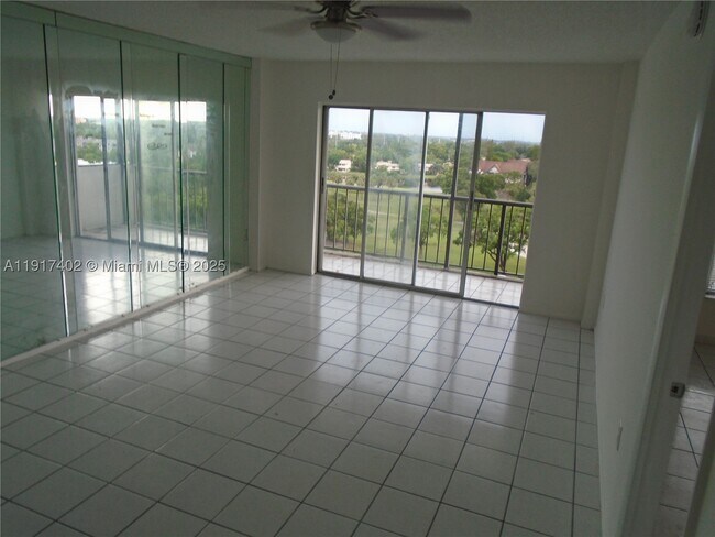 Foto del edificio - 4174 Inverrary Dr