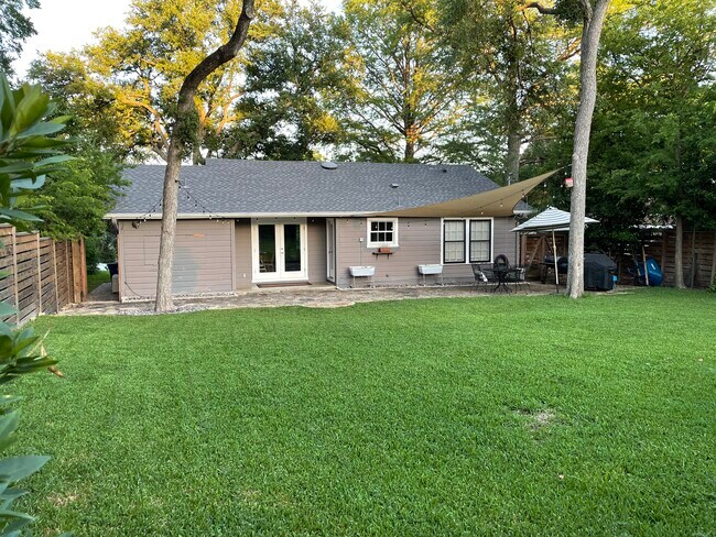 Building Photo - 4002 Idlewild Rd
