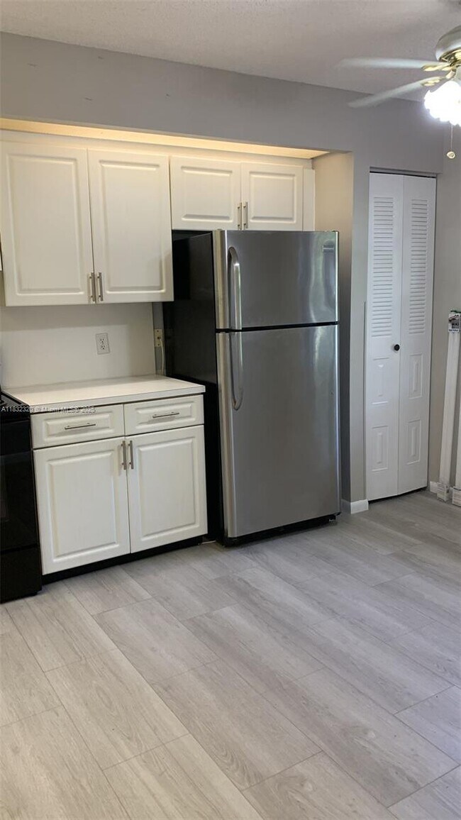 Foto del edificio - 12850 SW 4th Ct