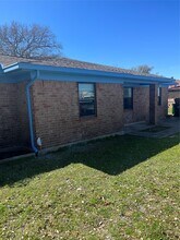 Building Photo - 402 Thompson Dr