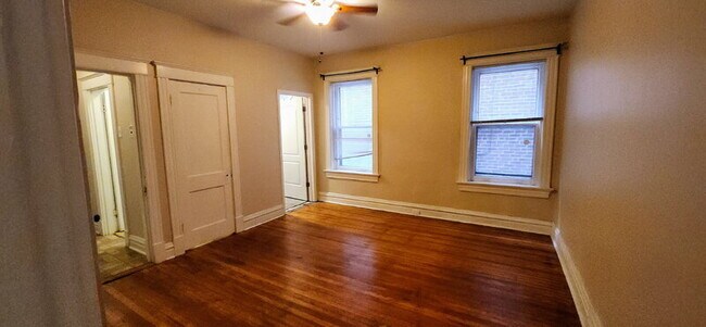 Foto del edificio - 6009 Kingsbury Ave