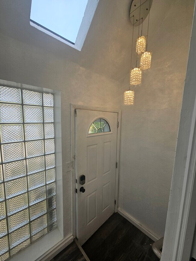 Foto del edificio - 3144 Bohem St