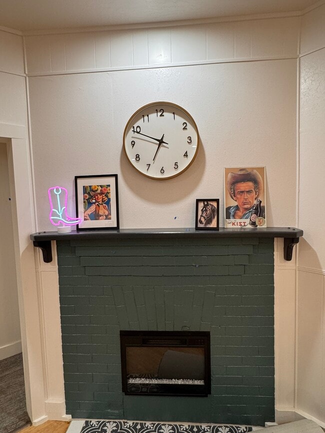 Living Room - 858 W Silver St