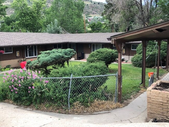 Two Bedroom in Golden in a Quiet Complex - Two Bedroom in Golden in a Quiet Complex Apartment