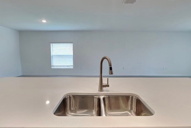 Building Photo - 258 Amber Way