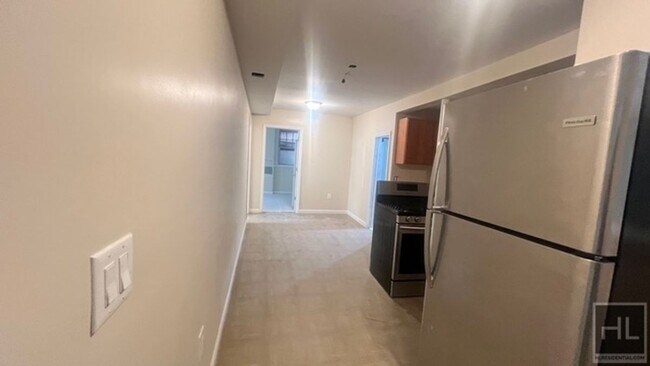 Foto del edificio - 949 E 55th St