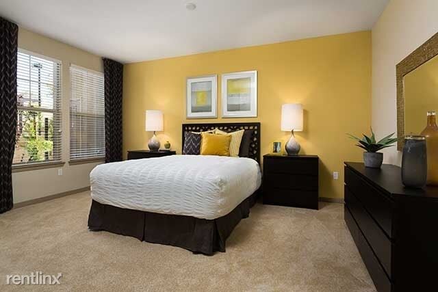 Foto del edificio - 205 S San Dimas Canyon Rd