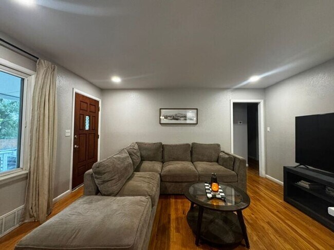 Foto del edificio - 1312 Cooper Ave