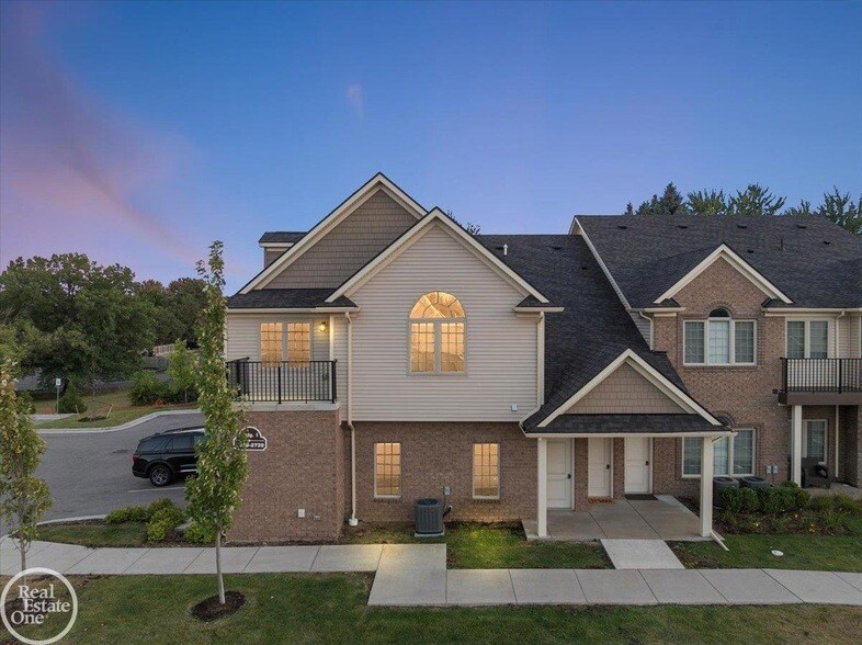 Foto principal - 2922 Barrington Square