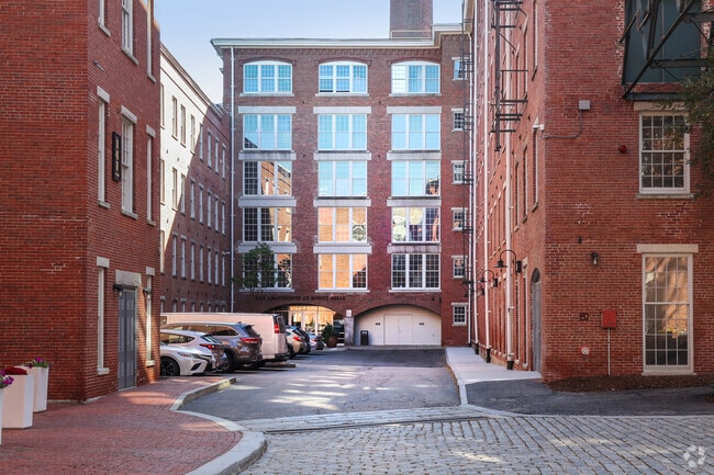 Exterior alternativo - The Apartments at Boott Mills