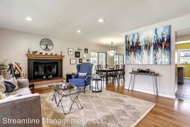 Foto del edificio - 3 br, 2 bath House - 1513 Woodman Ave