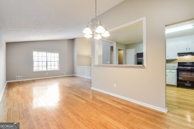 Foto del edificio - 640 Butterfield Ln