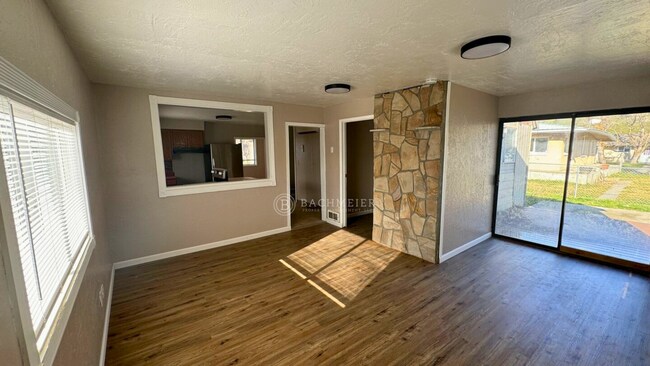 Foto del edificio - Enjoy living outside of town!