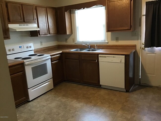 Building Photo - 214 Appaloosa Dr
