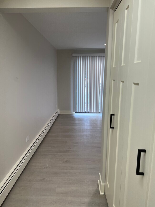 10323 Mayfield Ave Unit 1B, Oak Lawn, IL 60453 Condo for Rent in Oak