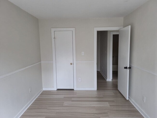 Building Photo - Spacious 3BR Condo in Newport News