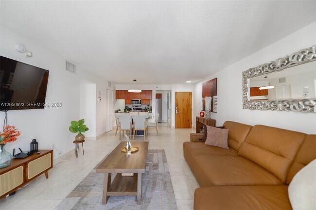 Building Photo - 1200 Brickell Bay Dr