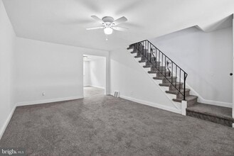 Building Photo - 125 W 21st St