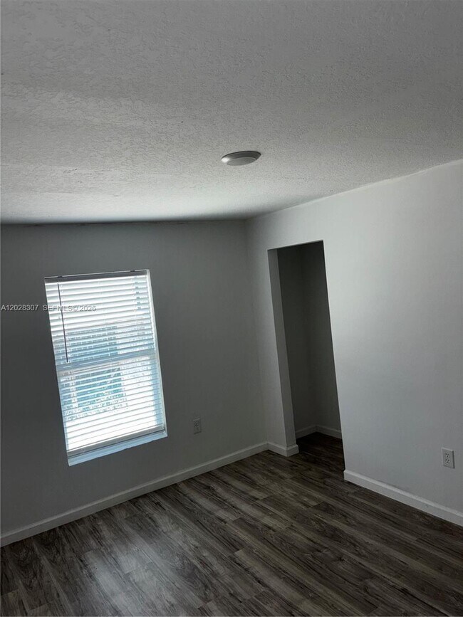 Foto del edificio - 2650 Degroodt Rd SW