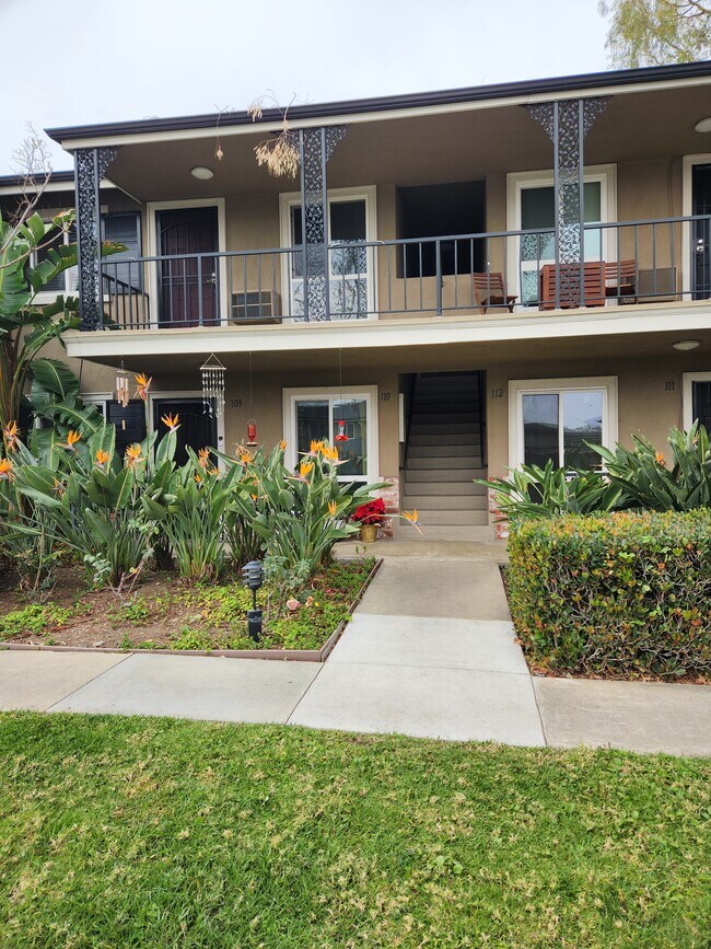 660 S Glassell St, Orange, CA 92866 Condo for Rent in Orange, CA
