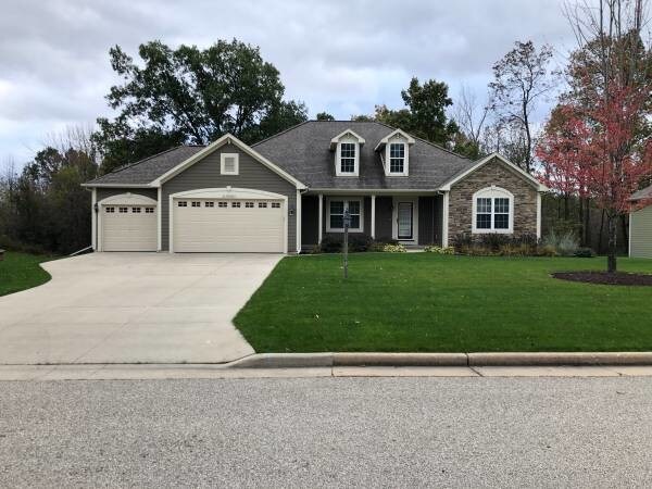 Building Photo - N77W22925 S Coldwater Cir