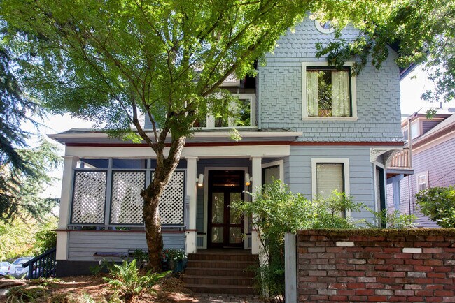 West fachada y entrada a 3304 - 3304 S Corbett Ave