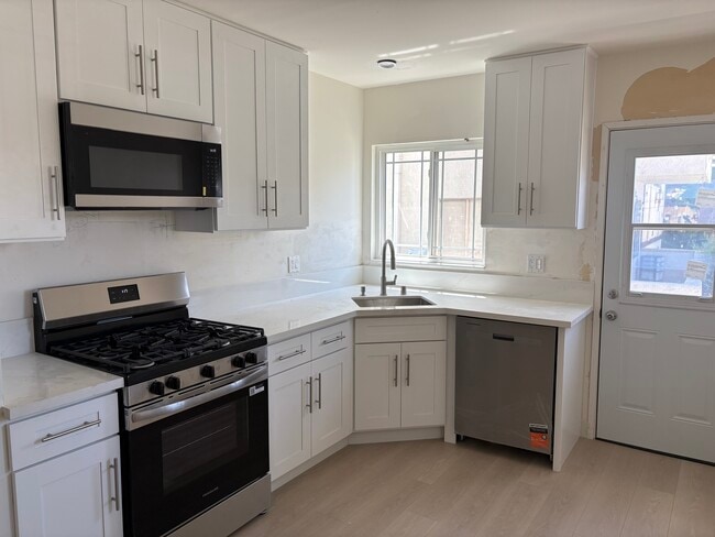 Building Photo - 238 E Valencia Ave