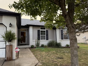 Building Photo - 519 S Casa Grande Ave
