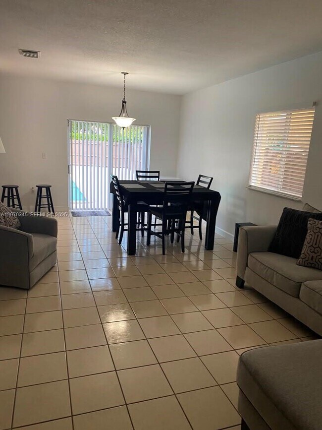 Foto del edificio - 2529 NE 41st Terrace
