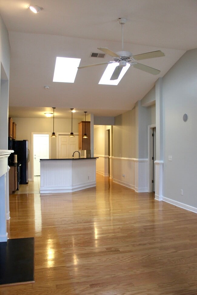 Building Photo - 1262 Greensview Cir