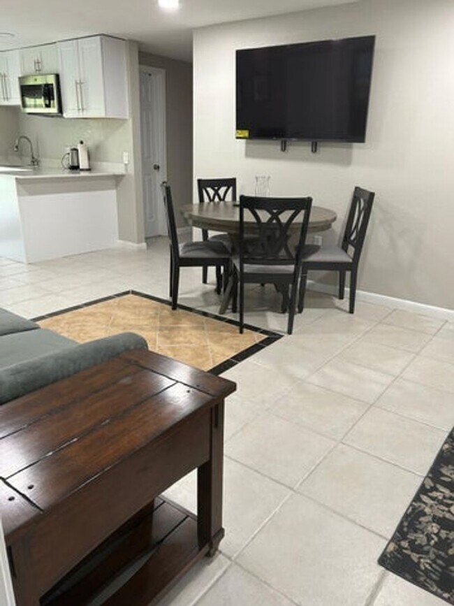 Foto del edificio - 16627 Deer Path Ln