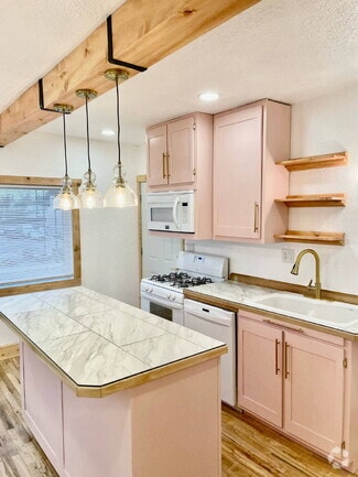 Building Photo - 111 16th Ave S