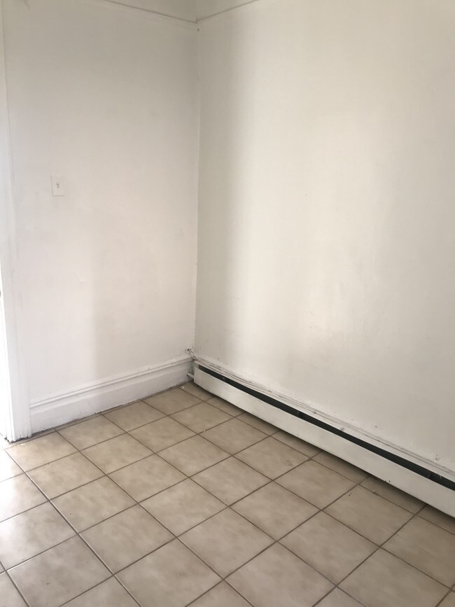 Building Photo - 38 Bartholdi Ave