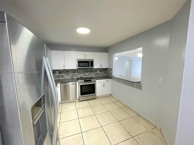 Building Photo - 1630 W 46th St