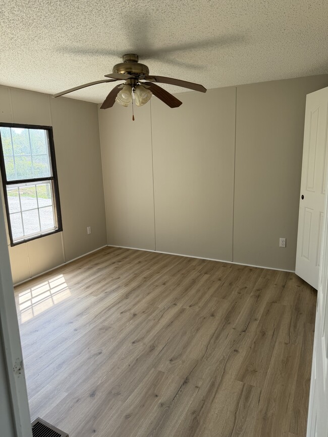Building Photo - 363 Rolan Gooch Rd
