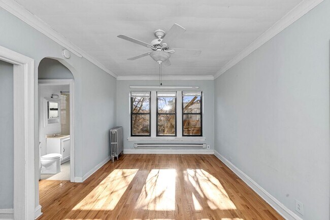 Building Photo - 4614 N Paulina St