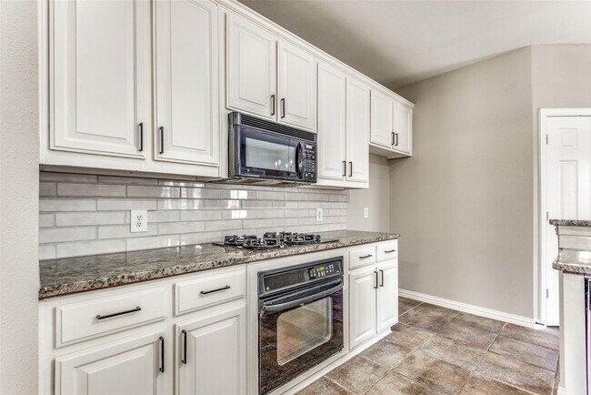 Foto del edificio - 15704 Grove Crest Dr