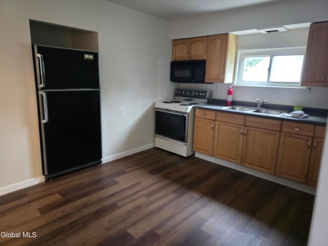 Foto del edificio - 3206 Guilderland Ave