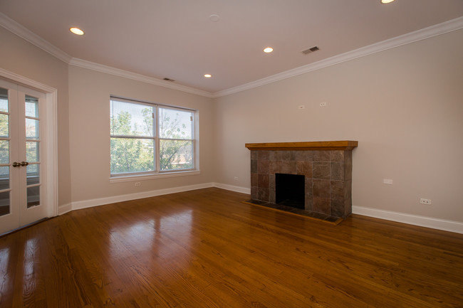 Foto del edificio - 4654-56 N. Monticello Ave.