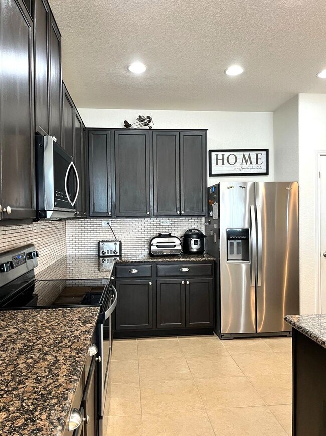 Building Photo - 1122 Peacemaker