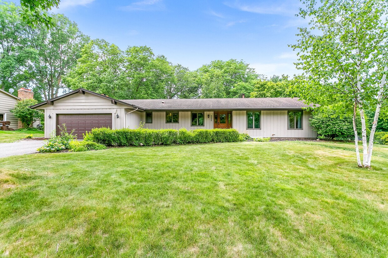 Foto principal - 2525 Troy Ln N