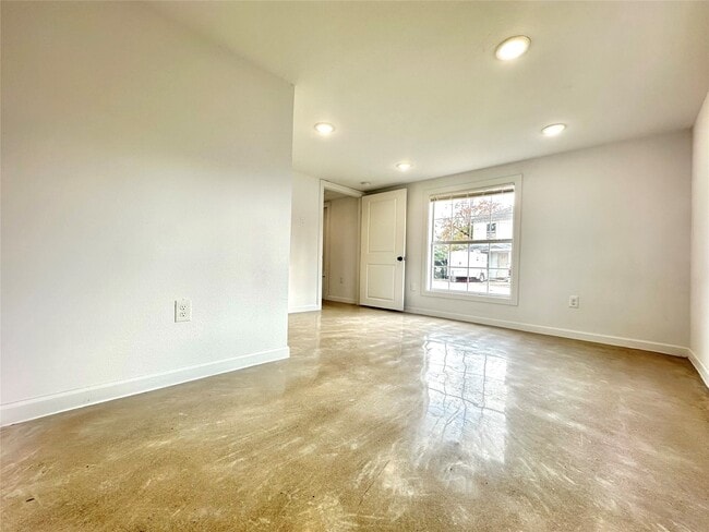 Building Photo - 808 Oakhurst St