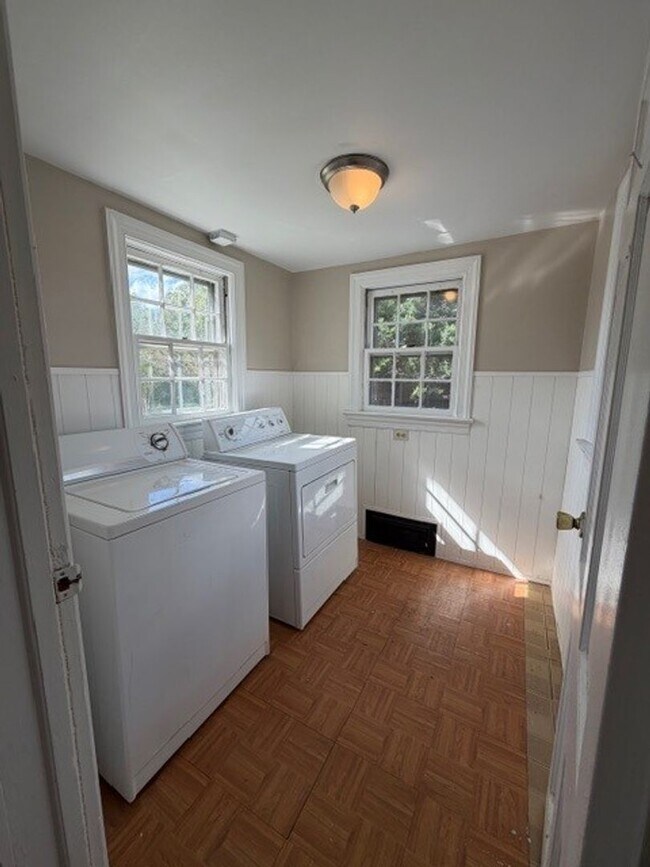 Foto del edificio - 3 bedroom 2 bed available NOW!