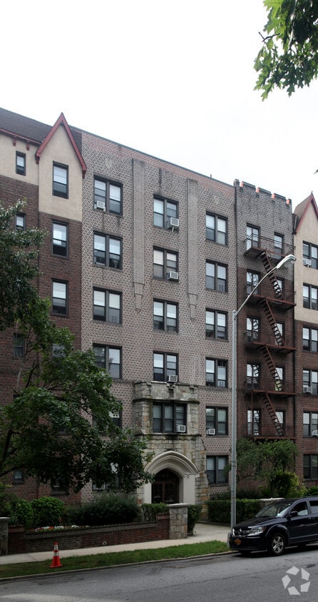 Foto del edificio - 109-10 S Park Ln