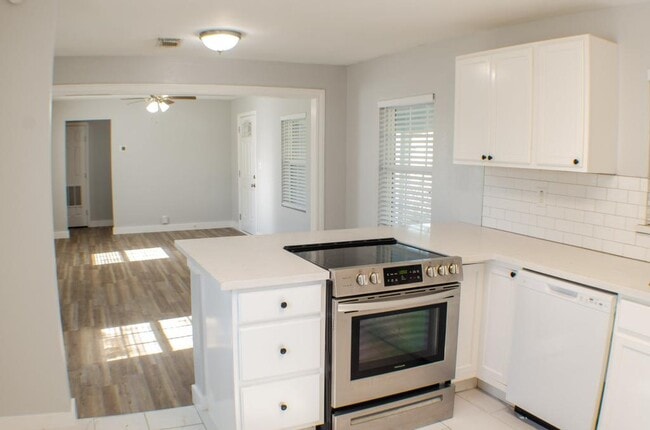 Foto del edificio - 105 E Waring St