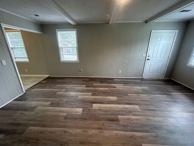 Building Photo - Mountain Brook Drive B&amp;B General Brick...